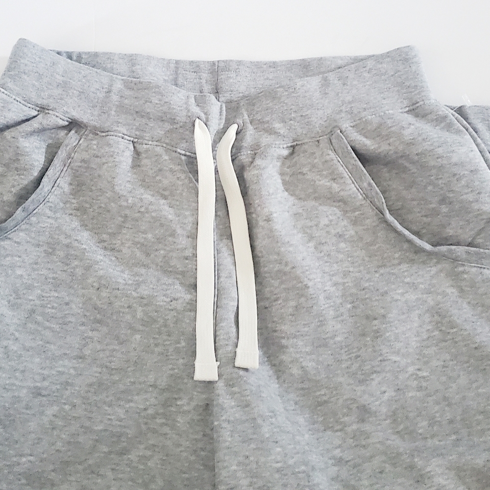 NWT Women's REEBOK Cropped Sweatpants Grey Athleisure Joggers Running Workout XS